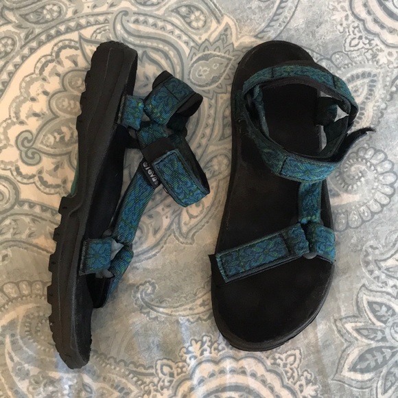teva sandals size 9